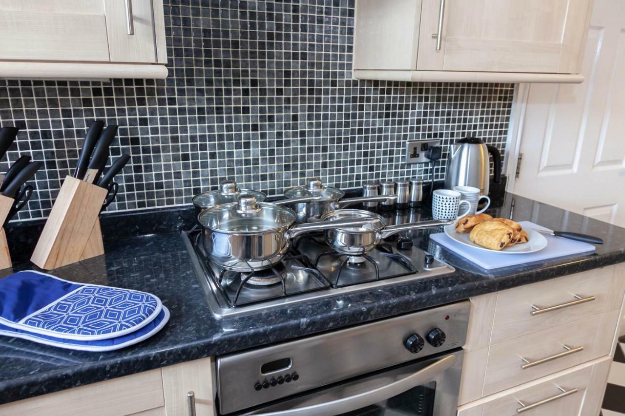 4 Bed Home, Driveway Parking Ideally Located In Latchford, Warrington - Executive St Marys House Exterior photo